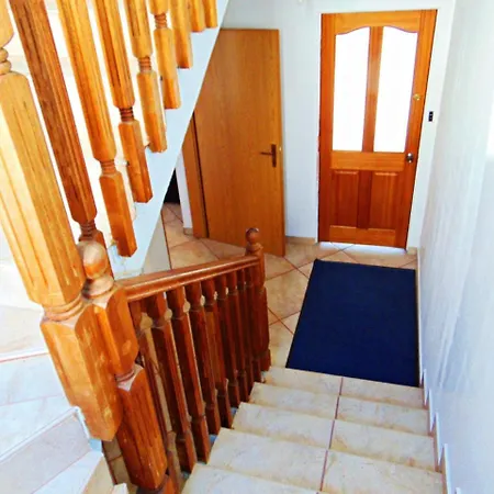 4 Bedroom In Center *