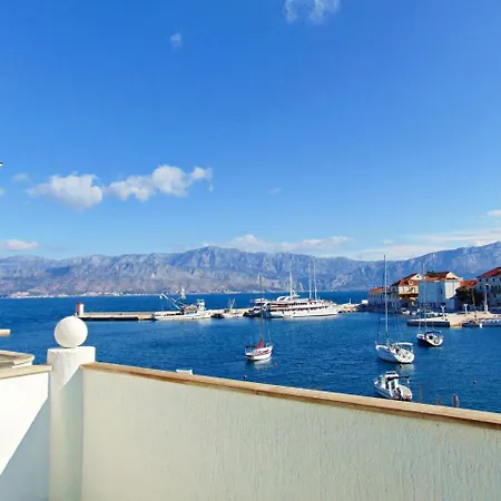 4 Bedroom In Center Postira