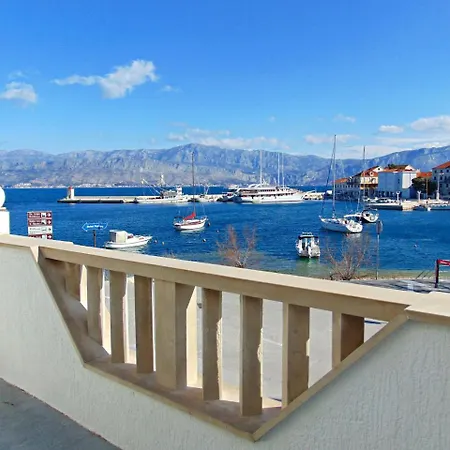 4 Bedroom In Center Postira